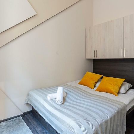 Deluxe Downtown Home 2 Bedrm, 2 Bathrm Budapest Exteriör bild