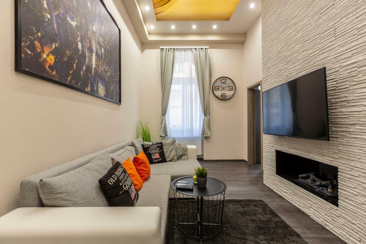 Deluxe Downtown Home 2 Bedrm, 2 Bathrm Budapest Exteriör bild