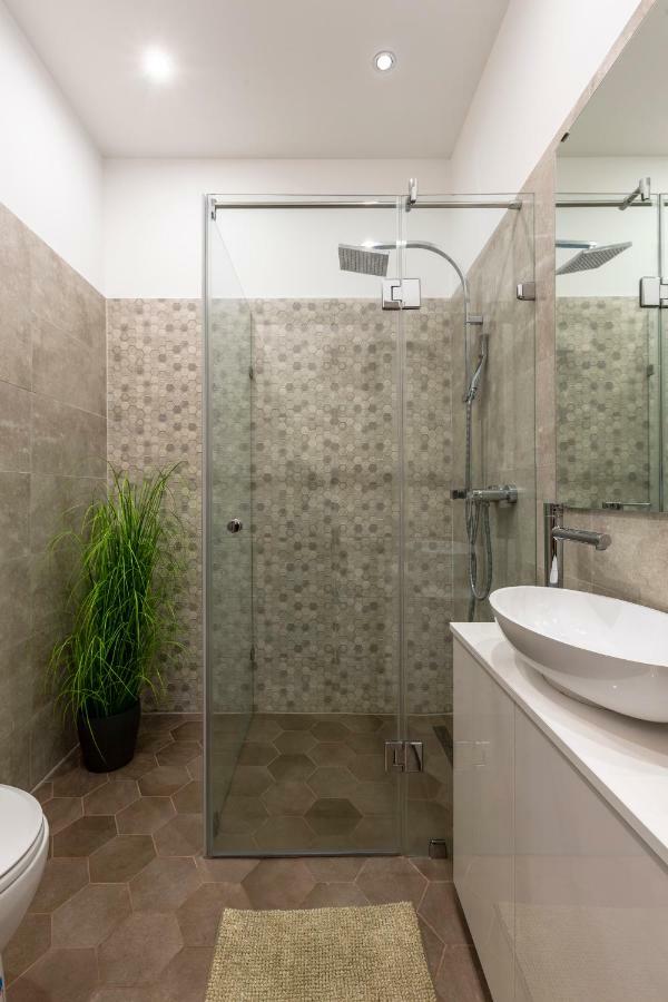 Deluxe Downtown Home 2 Bedrm, 2 Bathrm Budapest Exteriör bild