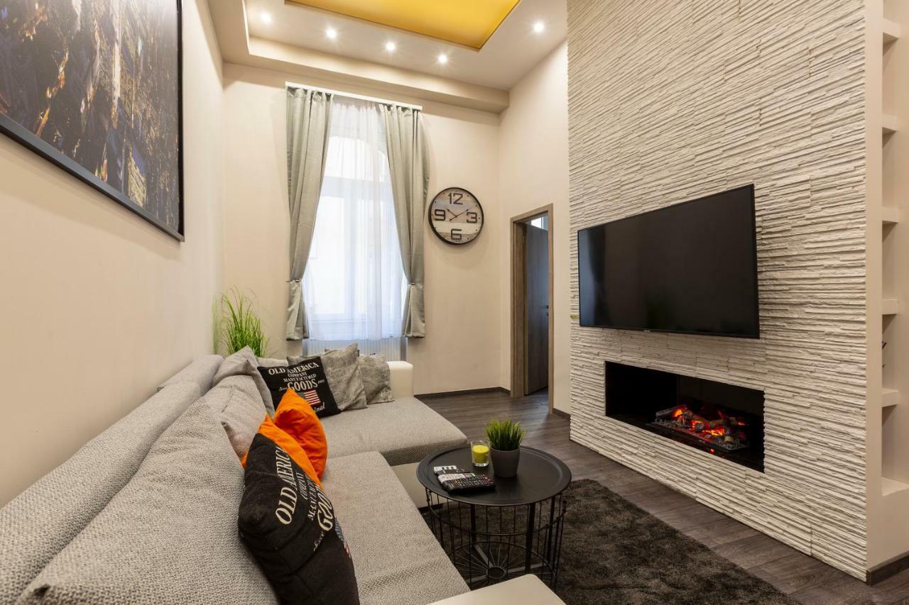 Deluxe Downtown Home 2 Bedrm, 2 Bathrm Budapest Exteriör bild