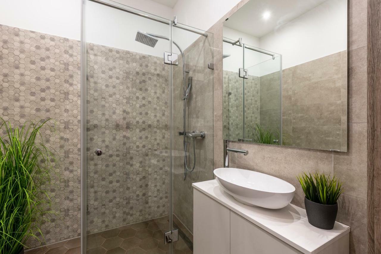 Deluxe Downtown Home 2 Bedrm, 2 Bathrm Budapest Exteriör bild