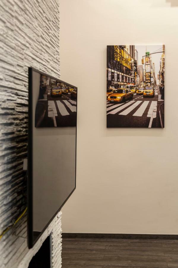 Deluxe Downtown Home 2 Bedrm, 2 Bathrm Budapest Exteriör bild