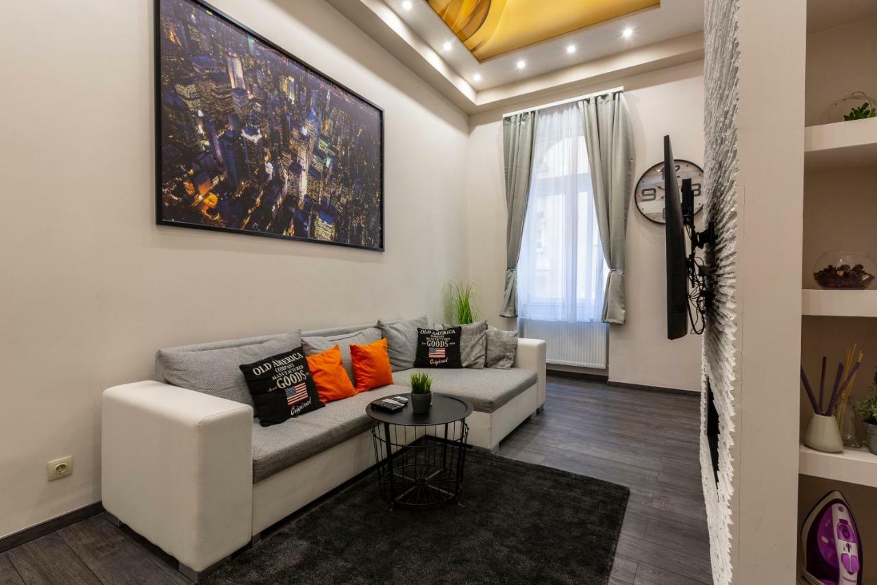 Deluxe Downtown Home 2 Bedrm, 2 Bathrm Budapest Exteriör bild
