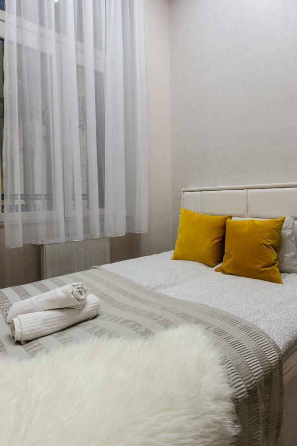 Deluxe Downtown Home 2 Bedrm, 2 Bathrm Budapest Exteriör bild